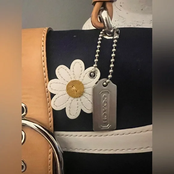 Coach Daisy Soho Bag - Picture 7 of 13